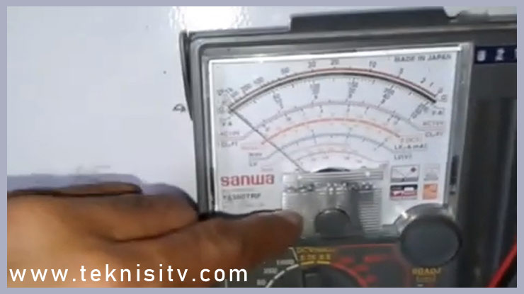 perhatikan jarum pada display multimeter analog