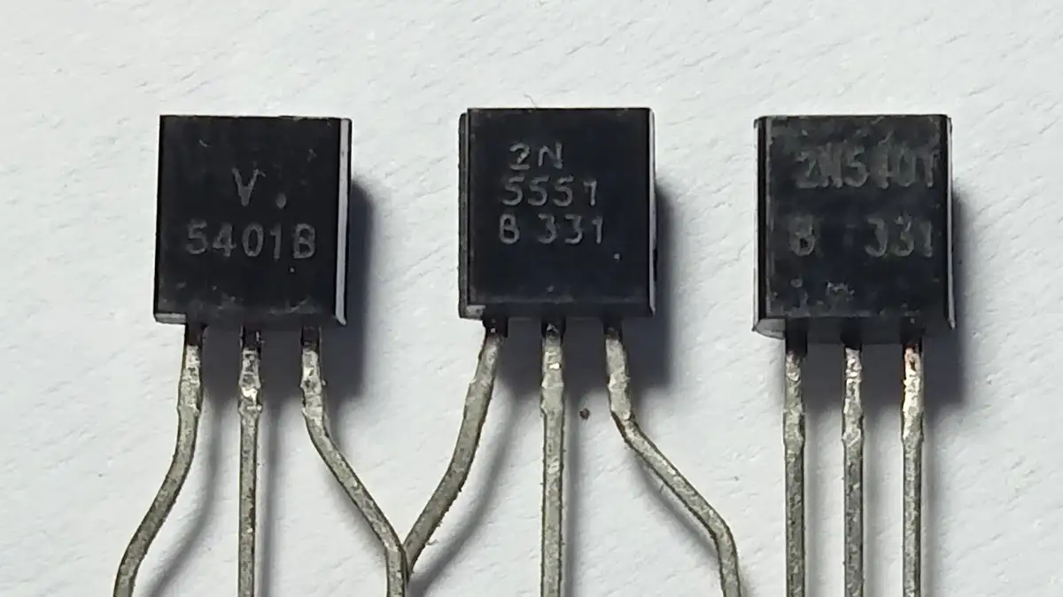 Persamaan transistor 2N5551 lengkap
